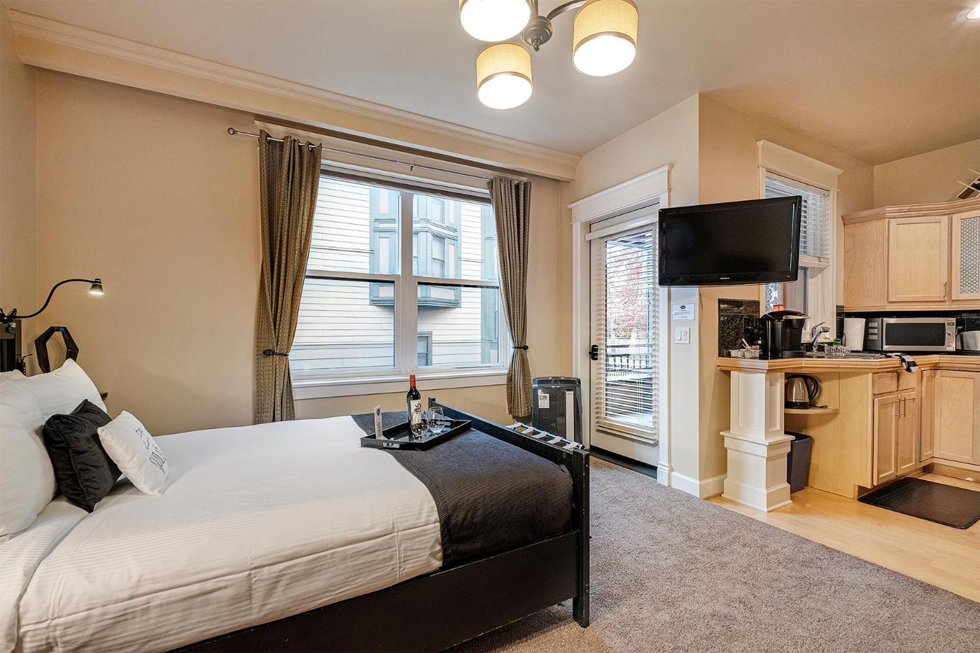 The Orenco Station Hotel Хилсбъро Екстериор снимка
