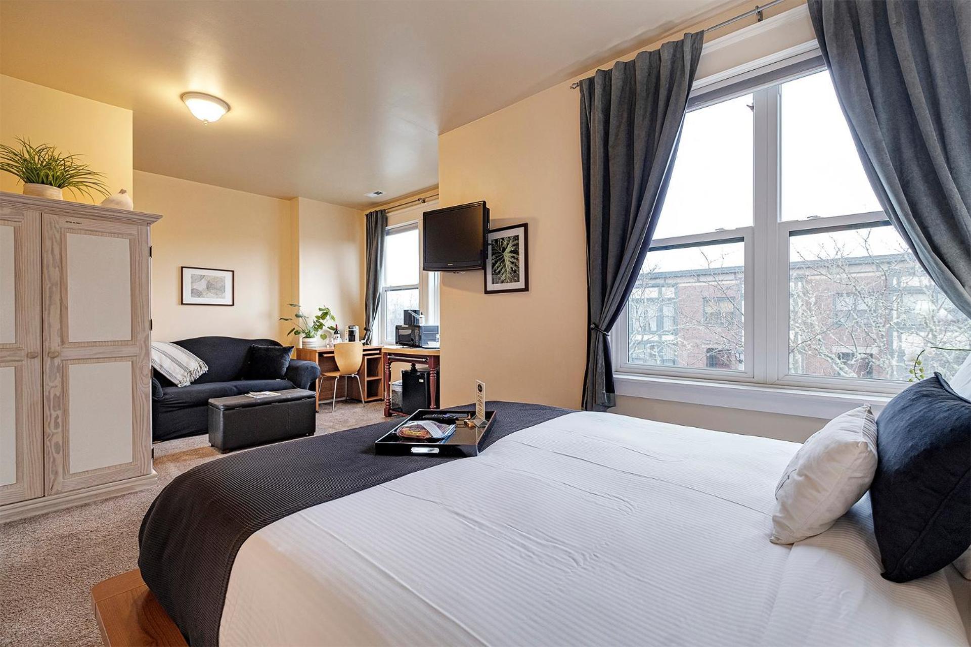 The Orenco Station Hotel Хилсбъро Екстериор снимка