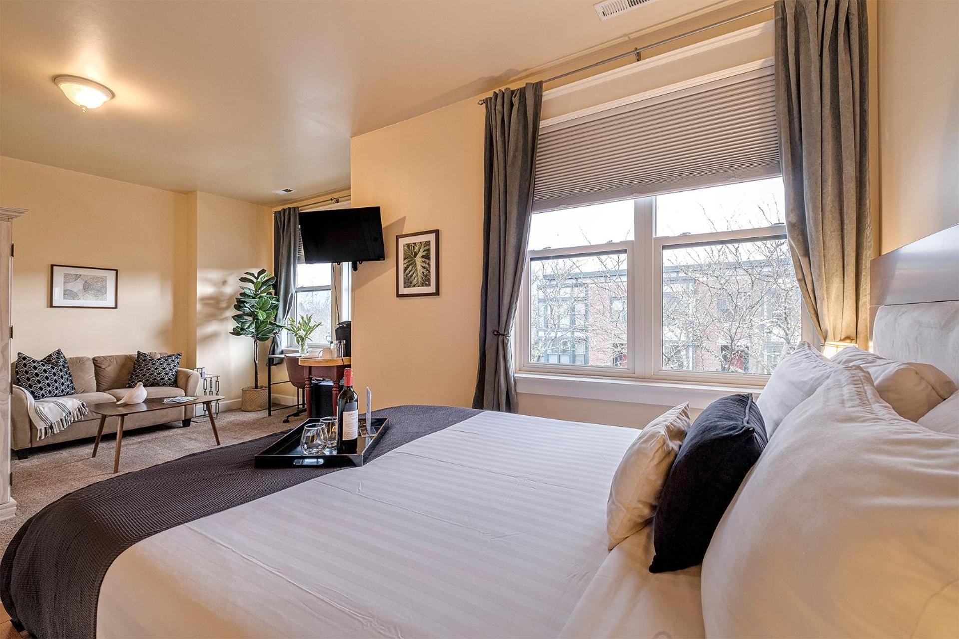 The Orenco Station Hotel Хилсбъро Екстериор снимка