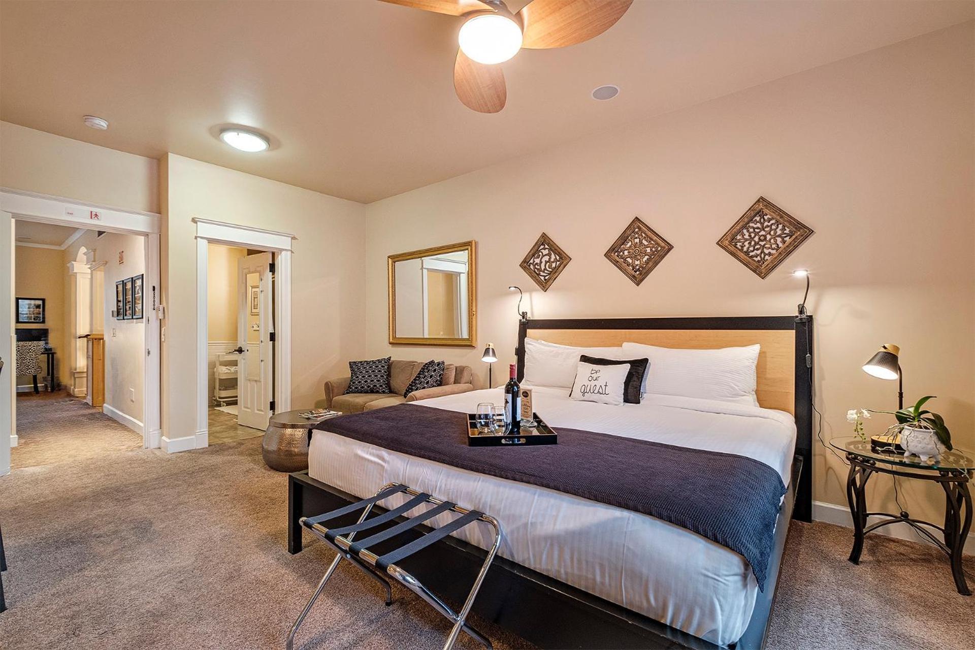 The Orenco Station Hotel Хилсбъро Екстериор снимка