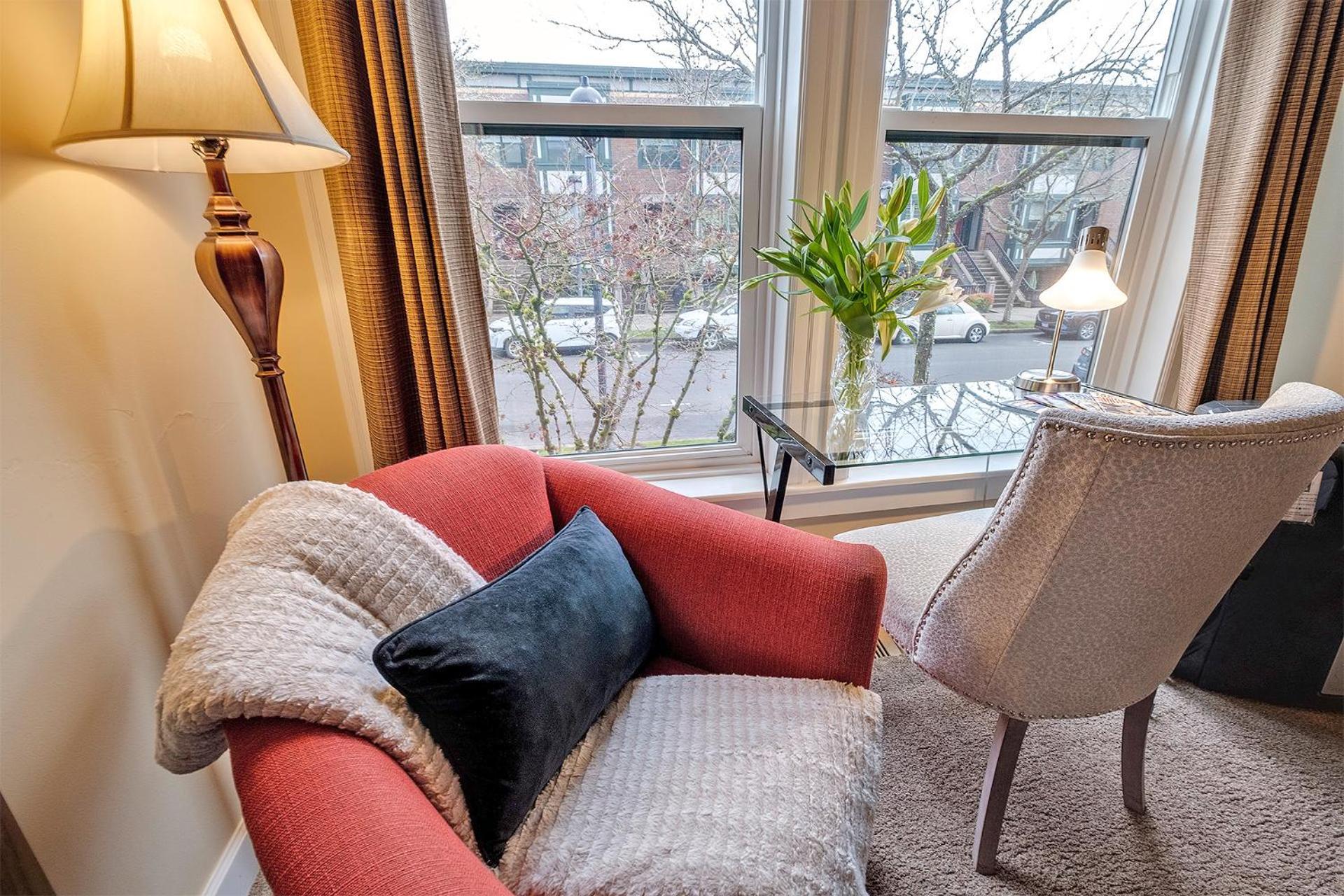 The Orenco Station Hotel Хилсбъро Екстериор снимка