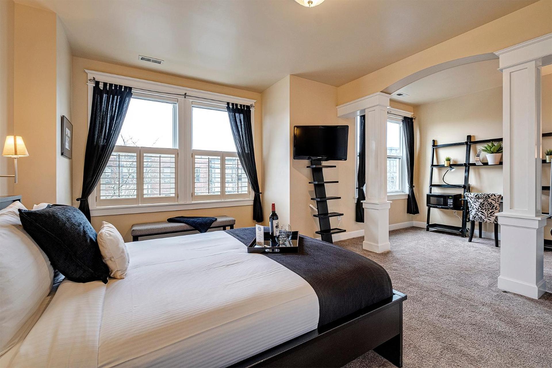 The Orenco Station Hotel Хилсбъро Екстериор снимка