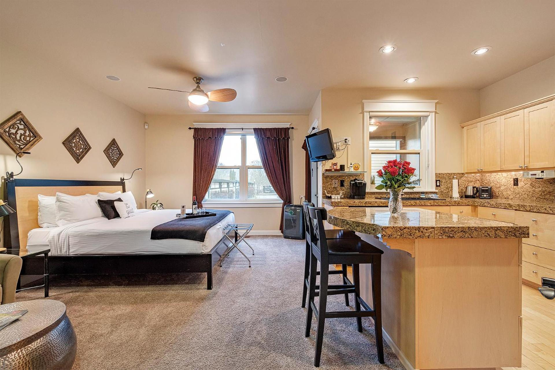 The Orenco Station Hotel Хилсбъро Екстериор снимка